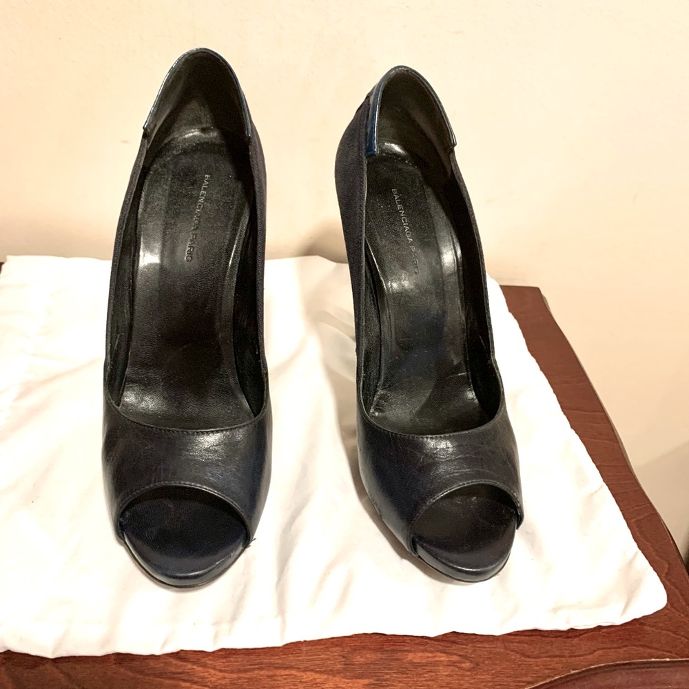 Balenciaga Navy Platform Peeptoe pumps - Picture 3 of 8